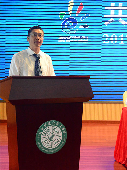 常州旅商校长秦益霖发言 常州旅商校长秦益霖发言