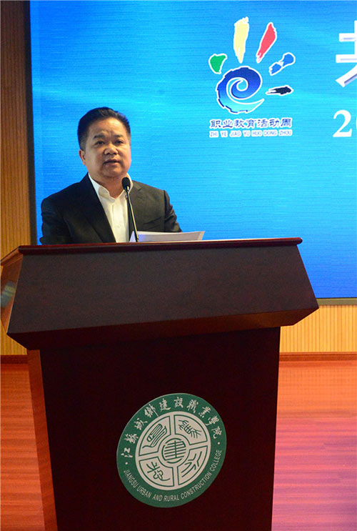 江苏安厦总经理翟春安发言 江苏安厦总经理翟春安发言