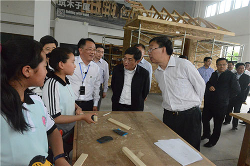 西藏民族中学学生体验木结构课程 西藏民族中学学生体验木结构课程