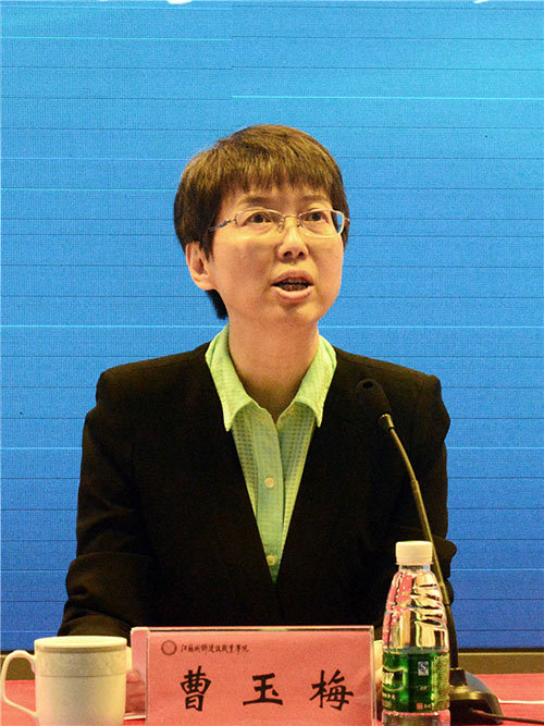 省教育厅副厅长曹玉梅主持启动仪式 省教育厅副厅长曹玉梅主持启动仪式