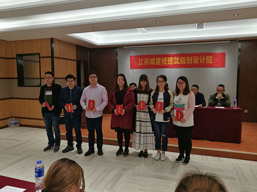 先进工作者获奖员工合影 先进工作者获奖员工合影