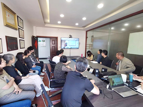 相关专业技术人员在五楼会议室进行观看学习 相关专业技术人员在五楼会议室进行观看学习